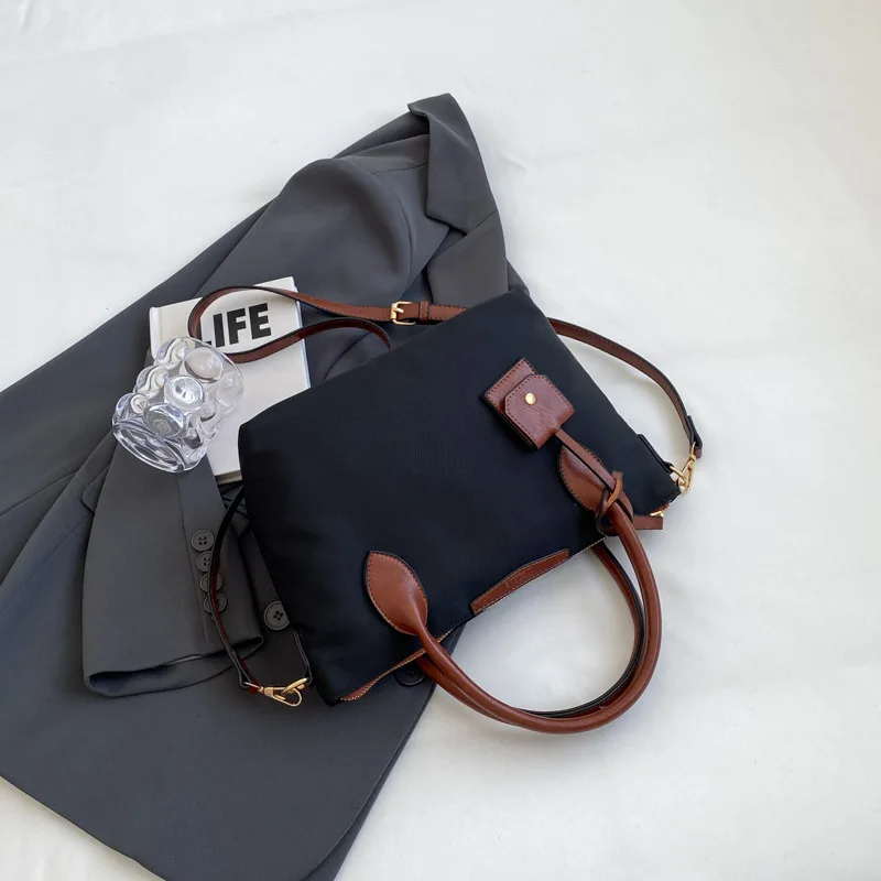 Корейская версия старшего чувства тотализатора на одно плечо пригородная сумка сумка большой емкости женская новые модели взрывная модная сумка